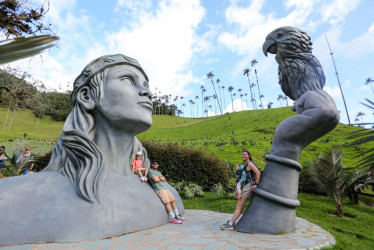 TURISTAS EN EL VALLE DEL COCORA