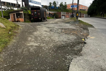 Foto | Cortesía | LA PATRIA   Este es uno de los tramos sin pavimentar en la vía al Sena. 