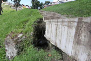 Foto | Luis Fernando Trejos | LA PATRIA  Junto al hueco hay una cámara de agua. 