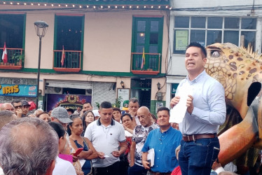 Los afectados por las alzas en el impuesto predial urbano de Chinchiná se citaron este lunes en una nueva manifestación en el Parque de Bolívar. Expresan su rechazo a los cobros y a los nuevos avalúos catastrales.