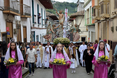 Procesión de Resurrección por la carrera sexta de Salamina este domingo. 