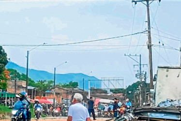 Foto 1 Tomada del Instagram NC noticias | LA PATRIA  Explosión de carro bomba al frente de estación de Policía en Santander de Quilichao. 