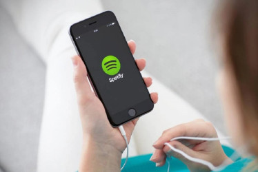 Usuarios en todo el país reportan fallas en la reproducción de música y pódcast en Spotify desde la mañana del 16 de abril.