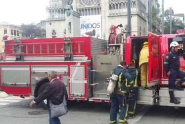 Foto| Ilustración| LA PATRIA  Bomberos apoya en la búsqueda del policía.