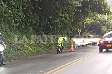 La víctima, aún sin identificar, murió instantáneamente tras recibir el impacto de la roca.