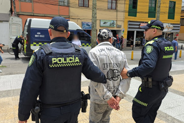 Alias Chichi pagaba una condena en su casa por porte ilegal de armas de fuego.