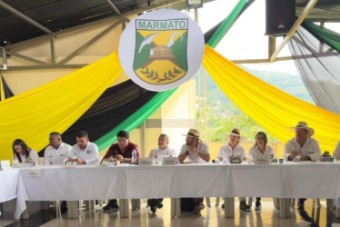 En Marmato se realizó una de las sesiones descentralizadas de los diputados este mes. 