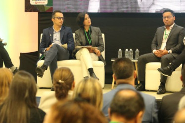 En el foro se contó con la presencia de la exministra de Medio Ambiente, Susana Muhamad, así como con los secretarios de planeación de Caldas y de Manizales y el vicerrector de Proyección Universitaria de la Universidad de Caldas. 