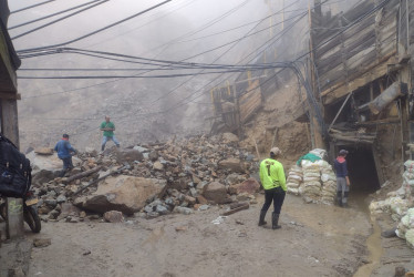 Caída de rocas en la entrada a Marmato (Caldas).