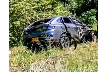 Carro Renault Arcana 2025 involucrado en el accidente de este Viernes Santo en la vía Manizales - Medellín. 