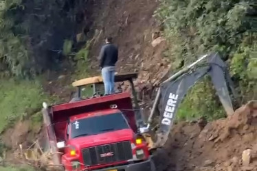 Este es el derrumbe que cayó cerca de Padua y que cerró el paso en la vía Manizales - Bogotá.