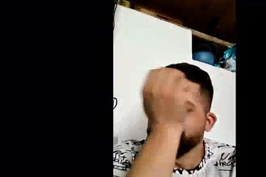 "Cese cualquier tipo de contacto, como se lo advertí en la pasada audiencia. No vaya a donde ella trabaja, ni donde recoge los hijos", reiteró el juez.