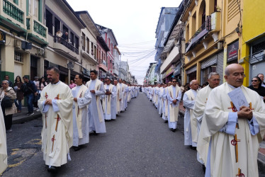 Peregrinación desde la parroquia de San Antonio hacia la Catedral Basílica de Manizales. 