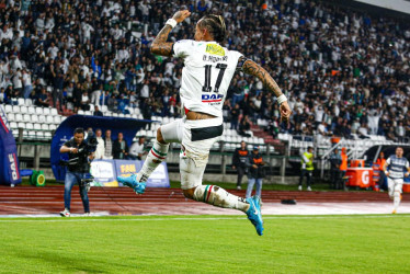  Dayro Moreno se convirió en el máximo goleador histórico del fútbol profesional colombiano con 353 goles.