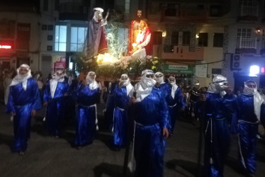 Integrantes de Multiexprés Ingrumá, transportaron las imágenes del Prendimiento.