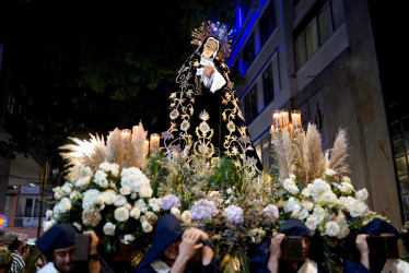 La procesión de La Soledad es protagonizada por mujeres. En Pereira también estuvo acompañada de música 