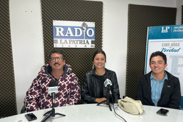 Santiago Dussán, Valentina Hidalgo y Juan Nicolás Ramírez, proponentes y organizadores del Foro Urbano sobre la ciclobanda de Manizales. 