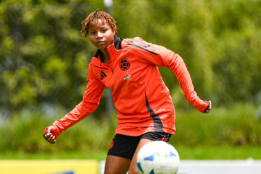 La Selección Colombia Sub-17 Femenina entrena en Bogotá antes de viajar a Manizales para el Sudamericano de la categoría.