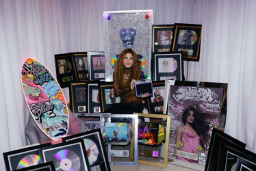Shakira con sus 40 certificaciones.