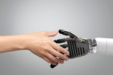 Mano humana y mano robotica