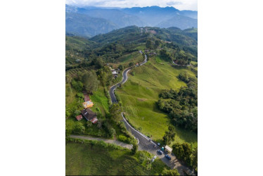 Vía Salamina - Pácora, donde realizan obras de pavimentación.