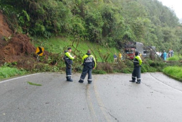 El derrumbe ocurrió en el tramo entre Padua y Fresno (Tolima).