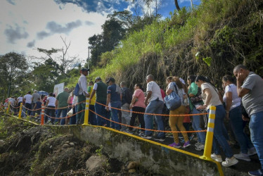 Cerca de 13.000 personas se volcaron al Viacrucis entre Pereira y Dosquebradas, reviviendo una tradición que mezcla devoción, historia familiar y promesas cumplidas. 
