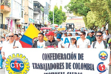 Cientos de trabajadores y trabajadoras marcharon en Manizales este 1.° de mayo, desde el Parque de la Mujer hasta la Plaza de Bolívar, para expresar su deseo de ir a las urnas para la consulta popular.