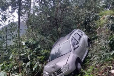 El carro rodó unos 5 metros. 