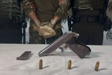 El arma incautada luego del ataque.