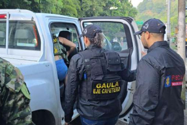 Si usted es o conoce a una víctima de trata de personas, puede comunicarse a la línea gratuita nacional 018000522020, al 122 o al número en Bogotá 5702000 de la Fiscalía, opción 7 y #2.