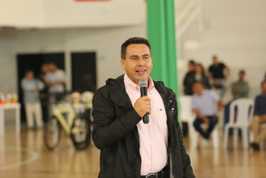 El alcalde de Manizales, Jorge Eduardo Rojas, contó en la inauguración de los Juegos Intercolegiados que lo expulsaron del Semenor, por jugar baloncesto.