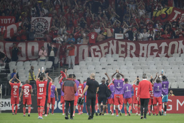El América de Cali, segundo del Grupo C de la Copa Sudamericana, recibe al líder Huracán.