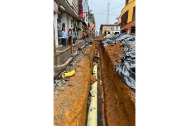 Cambio de redes de alcantarillado, entre las carreras 10 y 11. 
