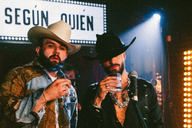 Carín León y Maluma.