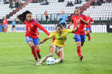 La férrea defensa chilena bloqueó el ataque de Colombia. El onceno Tricolor se despidió de Manizales con una derrota y ahora buscará la clasificación a la fase final del Sudamericano Sub-17 en Palmira. 