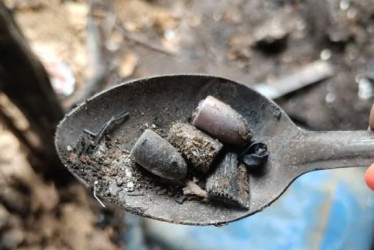 Foto| LA PATRIA  Familiares de los fallecidos aseguraron en redes sociales que encontraron ojivas en la casa incendiada y partes de los cuerpos.