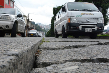 Este hueco está ubicado en la calle 67, parte alta del barrio La Sultana.