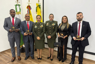 Los homenajeados por la Policía.