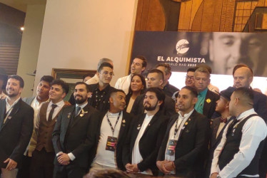 Foto | Cortesía Eliana Rincón | LA PATRIA   Los 16 participantes de El Alquimista World Bar 2025 durante la premiación. Hubo concursantes de Costa Rica, Estados Unidos, Perú, Ecuador y 11 departamentos de Colombia. 
