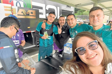 Jugadores del Once le compraron papas Foto | @alejas0406 | LA PATRIA