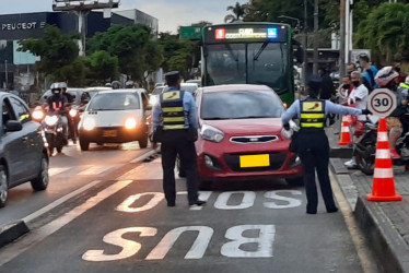Persisten los accidentes por invasión al carril exclusivo del Megabús