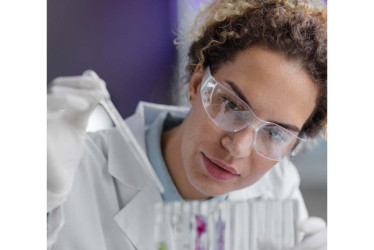 'Para las mujeres en la ciencia' ha premiado a cerca de 4 mil científicas.