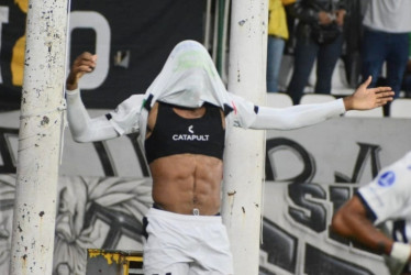 Luis Palacios, que jugó como lateral derecho anoche, marcó el golazo con el que el Once Caldas superó 1-0 a Unión Española.