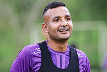 Iván Rojas, regularidad y disciplina en la mitad del campo del Once Caldas, hoy será titular ante GV San José de Bolivia por la Copa Sudamericana.