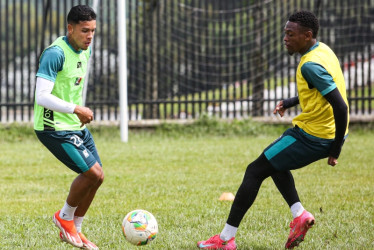 Mateo Zuleta (izquierda), jugador hoy con un buen rendimiento con el Once Caldas; el domingo reciben al Deportivo Cali en la última jornada de la primera fase de la Liga BetPlay.