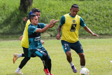 Entrenamiento del Once Caldas el viernes pasado en la cancha de la Universidad Nacional. El equipo recibe hoy al Deportivo Cali.