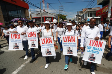 Foto / EFE / LA PATRIA  ​​​​​​​En Jamundí cientos de personas marcharon ayer para exigir la liberación de Lyan José Hortúa.
