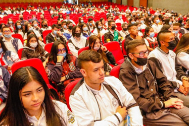 Personeros estudiantiles durante posesión de cargos. 