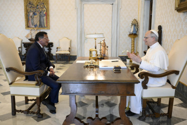 El presidente Petro y el papa León XIV se reunieron este lunes en el Vaticano.